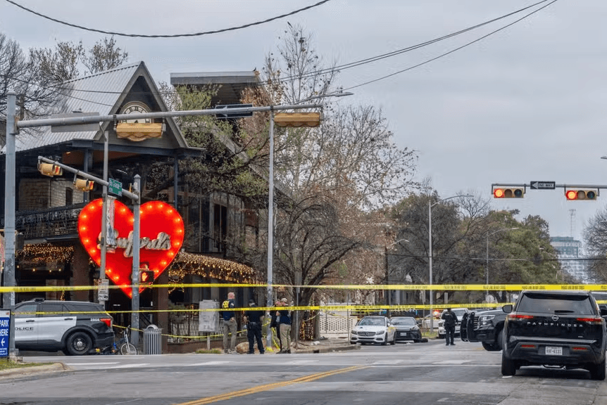 EUA: Ataque a tiros no Texas deixa pelo menos três mortos em potencial ‘ato de terrorismo', diz FBI; atirador usava camisa com bandeira do Irã