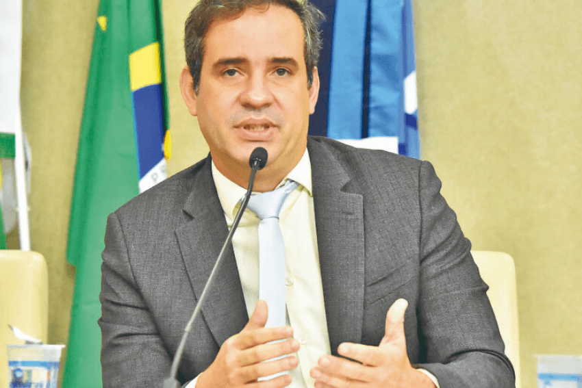 Deputados pedem convocação de Cadu Xavier para explicar atraso de R$ 600 milhões em consignados no RN