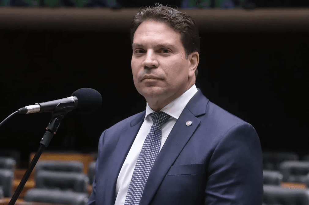 Malas com roupas de Ramagem ajudaram PF a localizar ex-deputado nos EUA