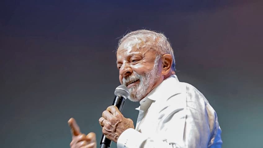 Sem maioria no Senado, Lula diz que “senador pensa que é Deus”