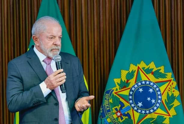 Lula critica fim do imposto sindical e diz que medida “asfixiou” movimento no país