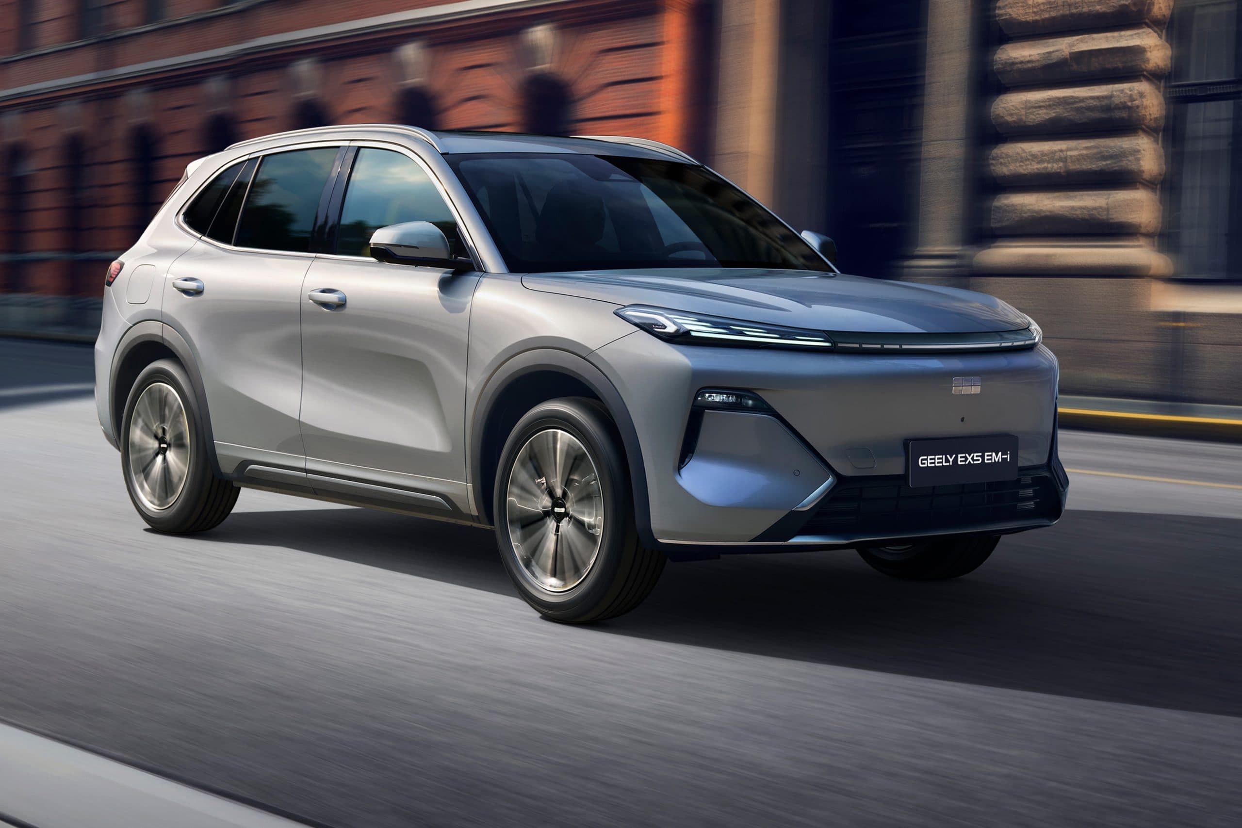 Geely EX5 EM-i chega ao Brasil para mudar o jogo: SUV híbrido plug-in com até 1.300 km de autonomia a partir de R$ 189.990
