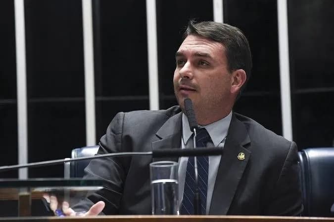 Flávio diz que agro "não é vilão" e que é "insanidade pisar no setor"