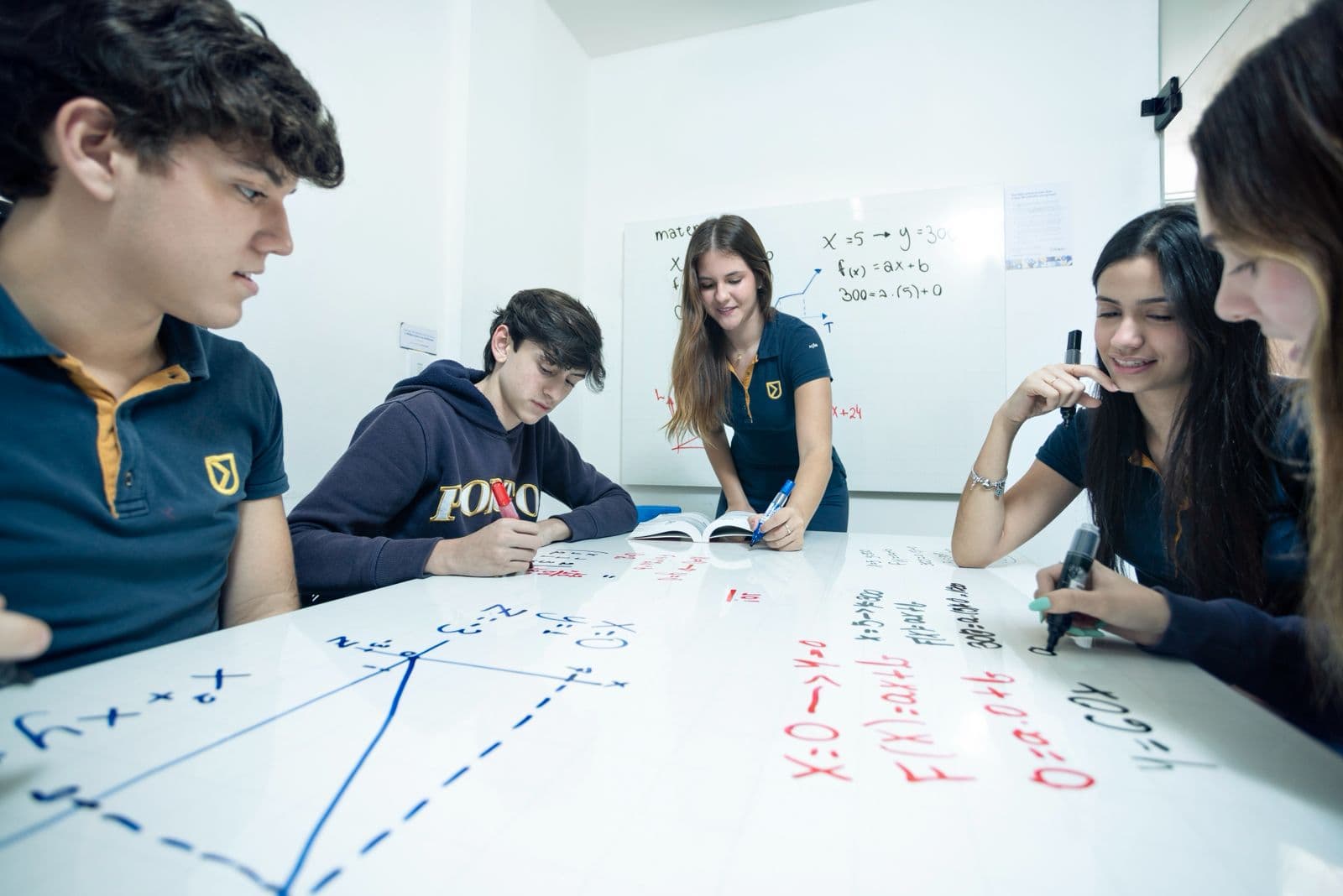 Enem: Cultura de estudos e suporte emocional marcam preparação de alunos do Colégio Porto