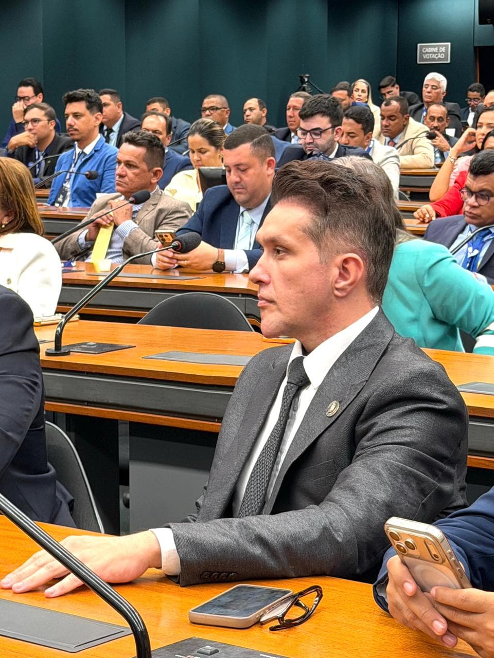 Eriko Jácome participa de reunião da bancada federal com centenas de vereadores do RN durante Marcha em Brasília
