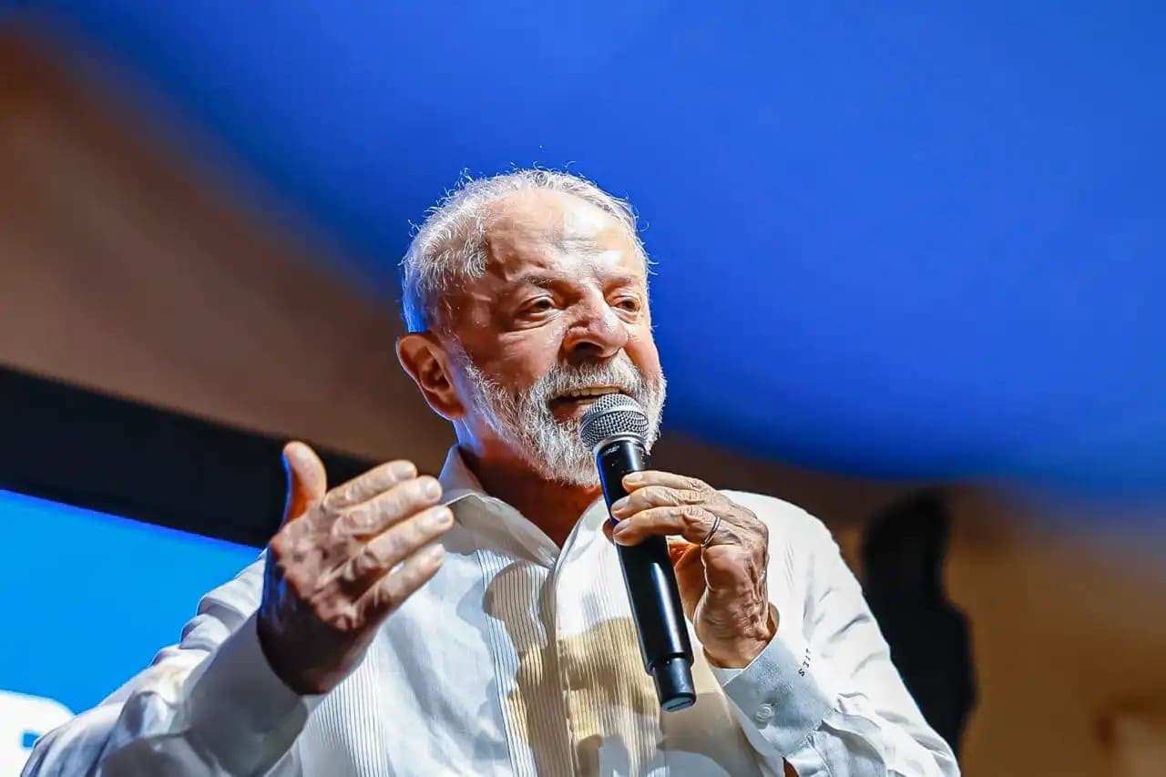 Lula fala em endurecer regras das redes e alerta para ‘interferência estrangeira’ nas eleições