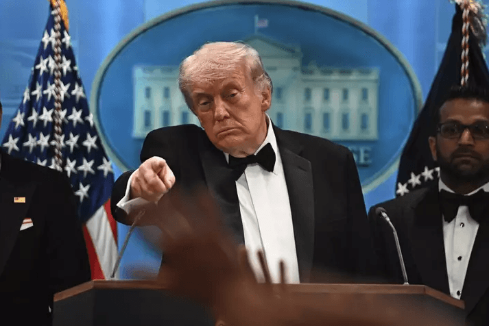 Trump diz que tentativa de ataque em jantar na Casa Branca não o fará recuar da guerra com o Irã