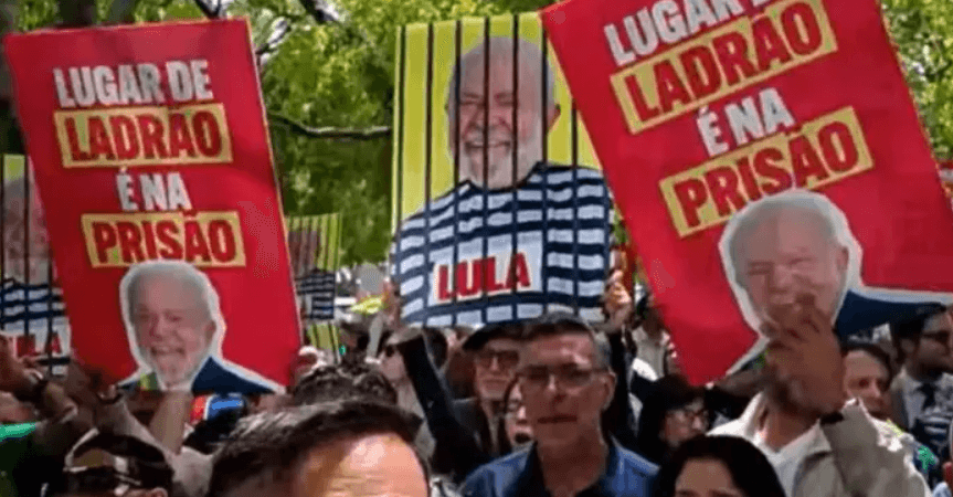 VÍDEO: Portugueses e brasileiros protestam em Lisboa contra visita de Lula