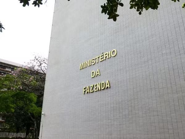 Carga tributária do Brasil sobe para 32,4% do PIB em 2025, maior valor da série histórica
