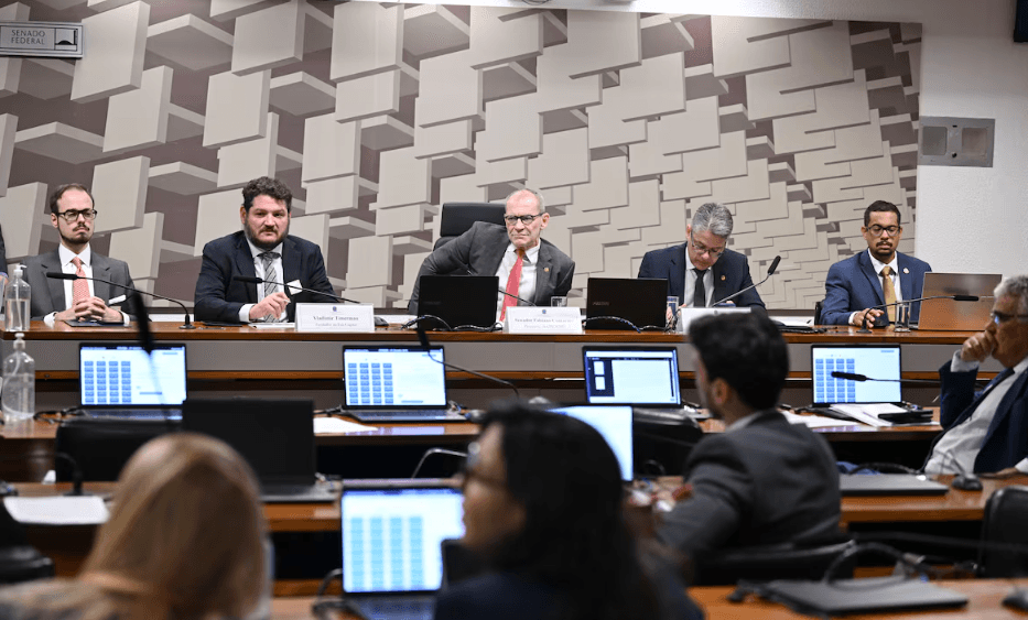 Governo troca membros da CPI para tentar barrar relatório que pede impeachment de ministros do STF e do PGR