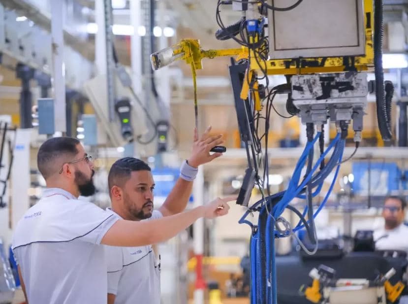 Redução da jornada de trabalho pode cortar R$ 76 bilhões do PIB, aponta estudo da Confederação Nacional da Indústria