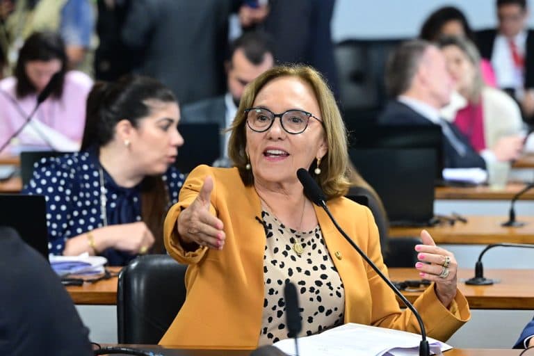 Zenaide vota por alívio no endividamento das famílias no Rio Grande do Norte e no país