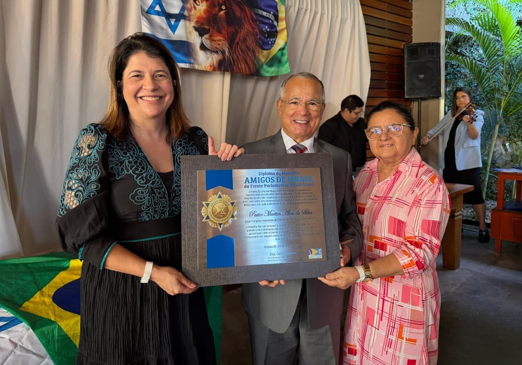 Deputada Carla Dickson homenageia pastores da Assembleia de Deus com a Comenda Amigo de Israel