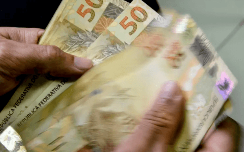 Renda média do brasileiro atinge valor recorde, mas desigualdade cresce no país