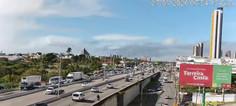 ALERTA NO TRÂNSITO: Acidente com 5 carros trava BR-101 em Natal próximo à UFRN; evite o trecho