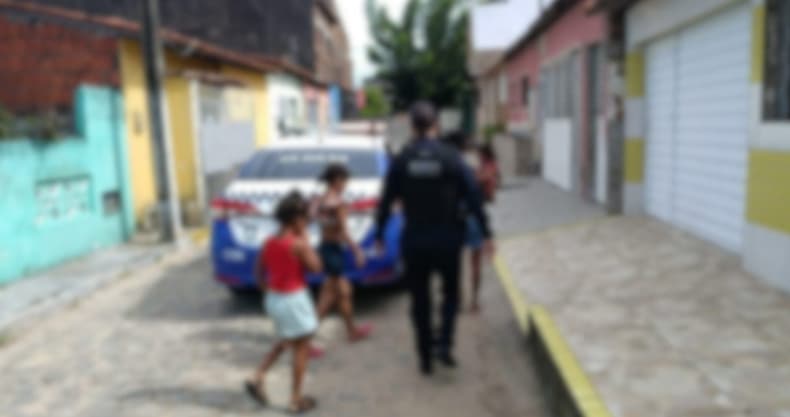 Mãe é presa após abandonar três filhas por 6 dias em Natal; crianças estavam com fome e chorando