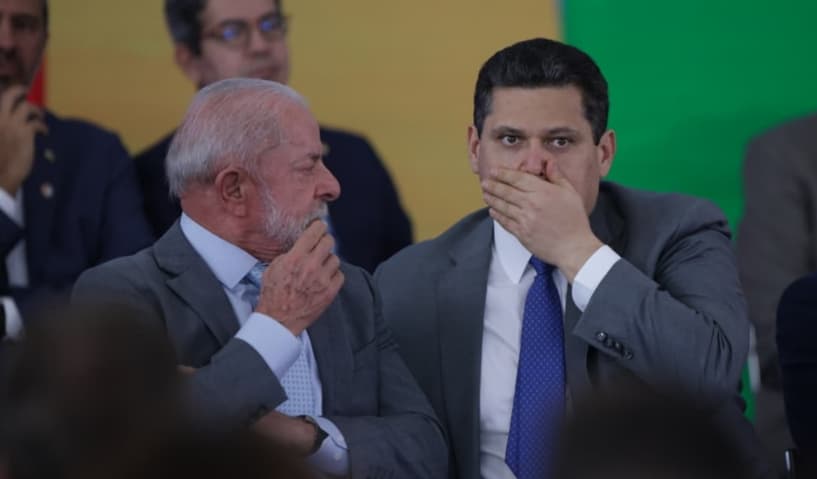 Moraes exige explicações de Lula e Alcolumbre sobre lei que reduz penas do 8 de Janeiro
