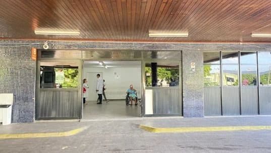 "Quanto vale a vida de uma mulher no RN?" Professora que sofreu 7 AVCs luta por cirurgia no Walfredo Gurgel