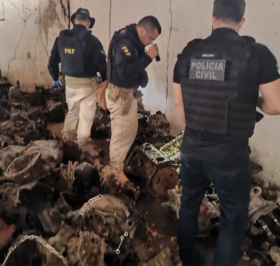 Polícia encontra motores roubados em sucata durante operação em Mossoró