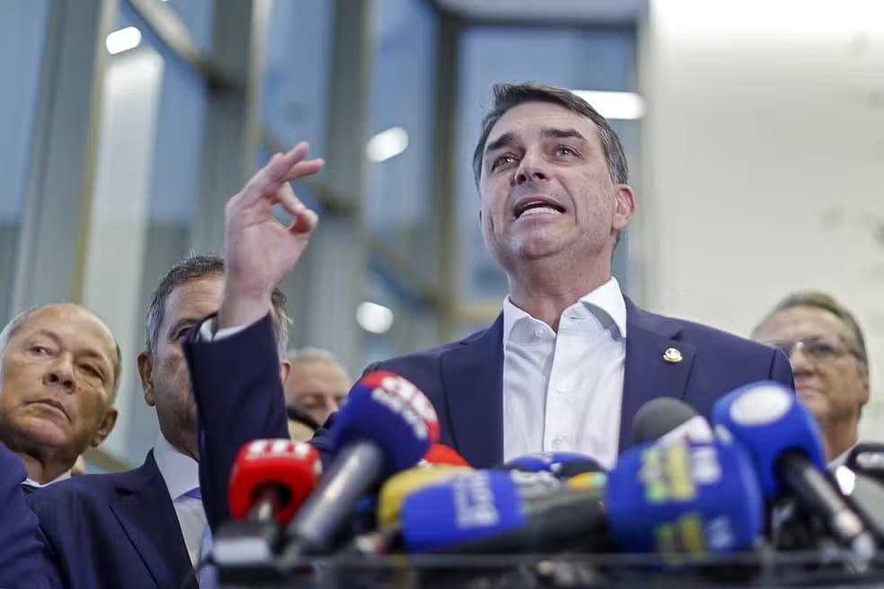 Agência de ex-marqueteiro de Flávio Bolsonaro tem R$ 99 milhões em contratos com governo federal