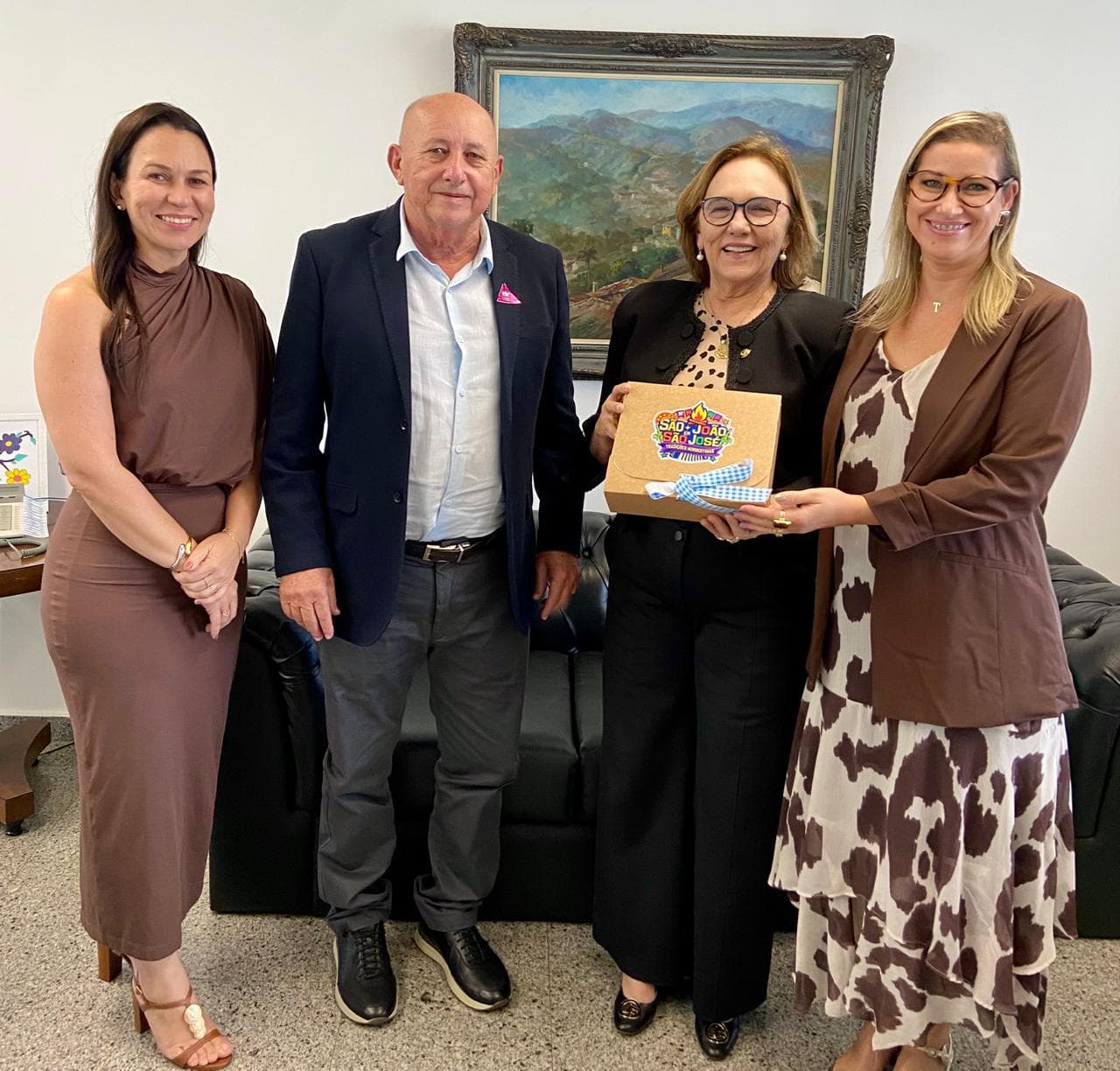 Zenaide recebe prefeitos durante Marcha em Brasília e já tem apoio de 106 gestores do RN