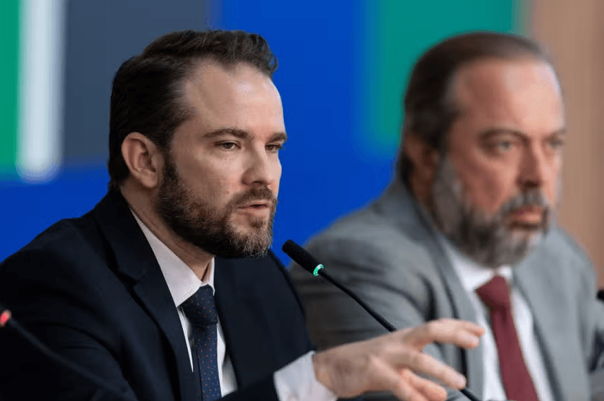 Ministério de Energia fica sem dinheiro para contas básicas e diz ter 2 servidores para programa Gás do Povo