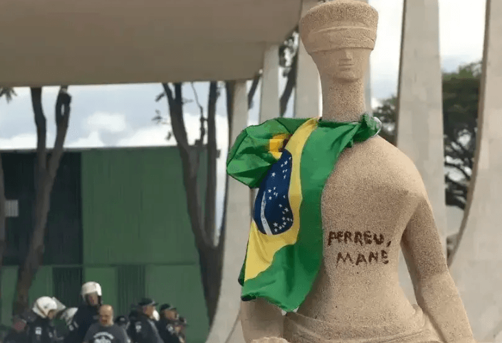 Débora do Batom pede ao STF redução de pena após queda de veto à dosimetria