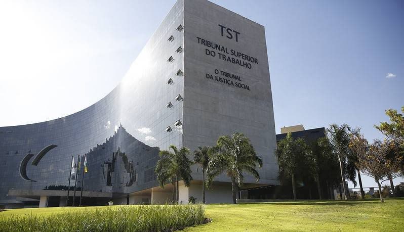 TST tem maioria dos ministros acima de R$ 100 mil e presidente recebe R$ 103 mil no mês