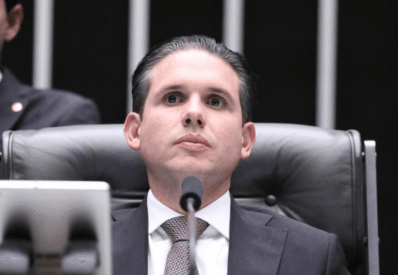 Hugo Motta pauta fim da 6×1 no plenário antes de comissão concluir votação da PEC