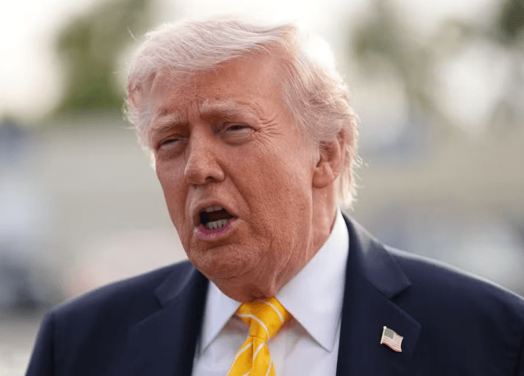 Trump diz que EUA vão guiar navios presos no Estreito de Ormuz a partir desta segunda (4)