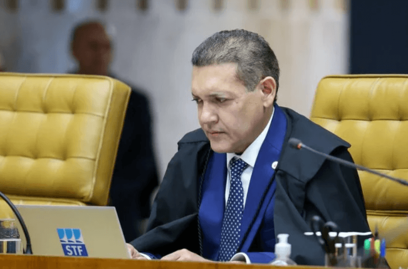Voto de Nunes Marques sobre 8 de janeiro converge com teses da defesa de Bolsonaro em revisão no STF