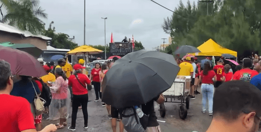 VÍDEO: Manifestação pede fim da escala 6×1 durante mobilização em Natal nesta sexta-feira (1°)