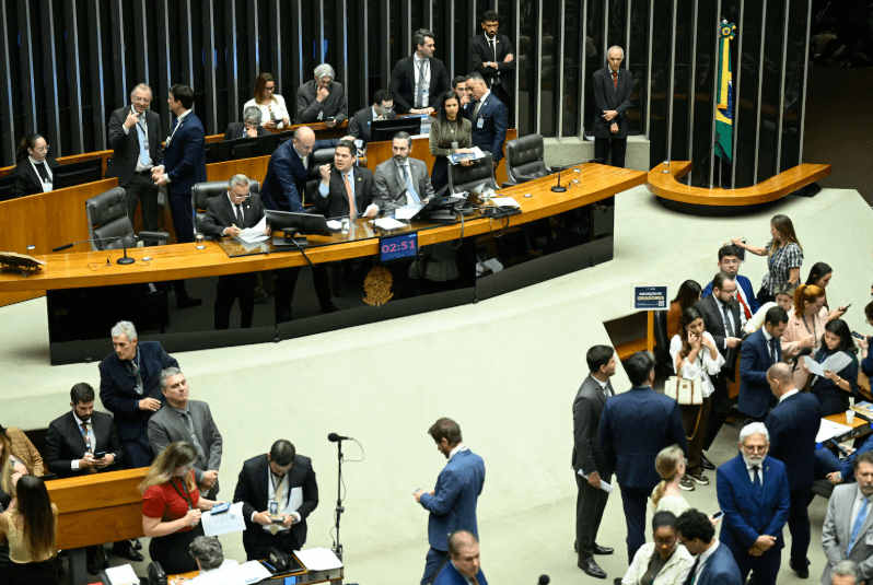 Congresso derruba vetos de Lula e libera doações durante campanha eleitoral