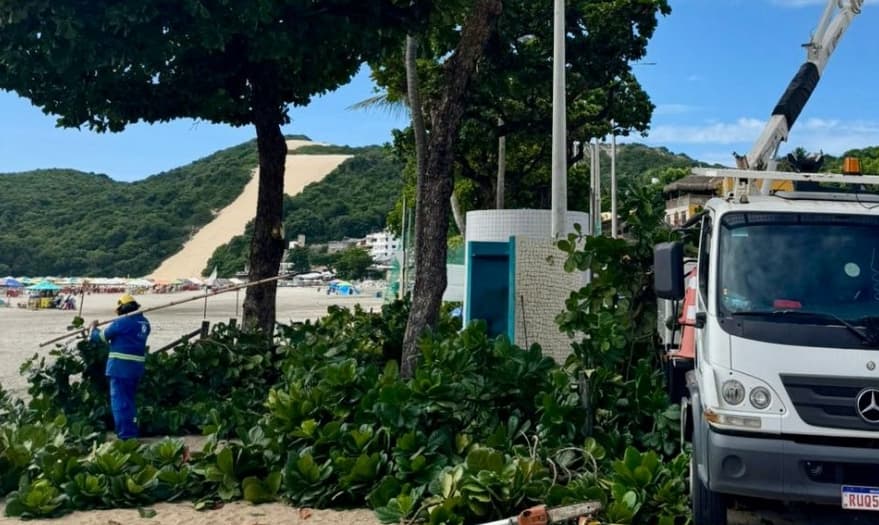 Força-tarefa da Prefeitura muda rotina de quem vive e trabalha na orla de Ponta Negra