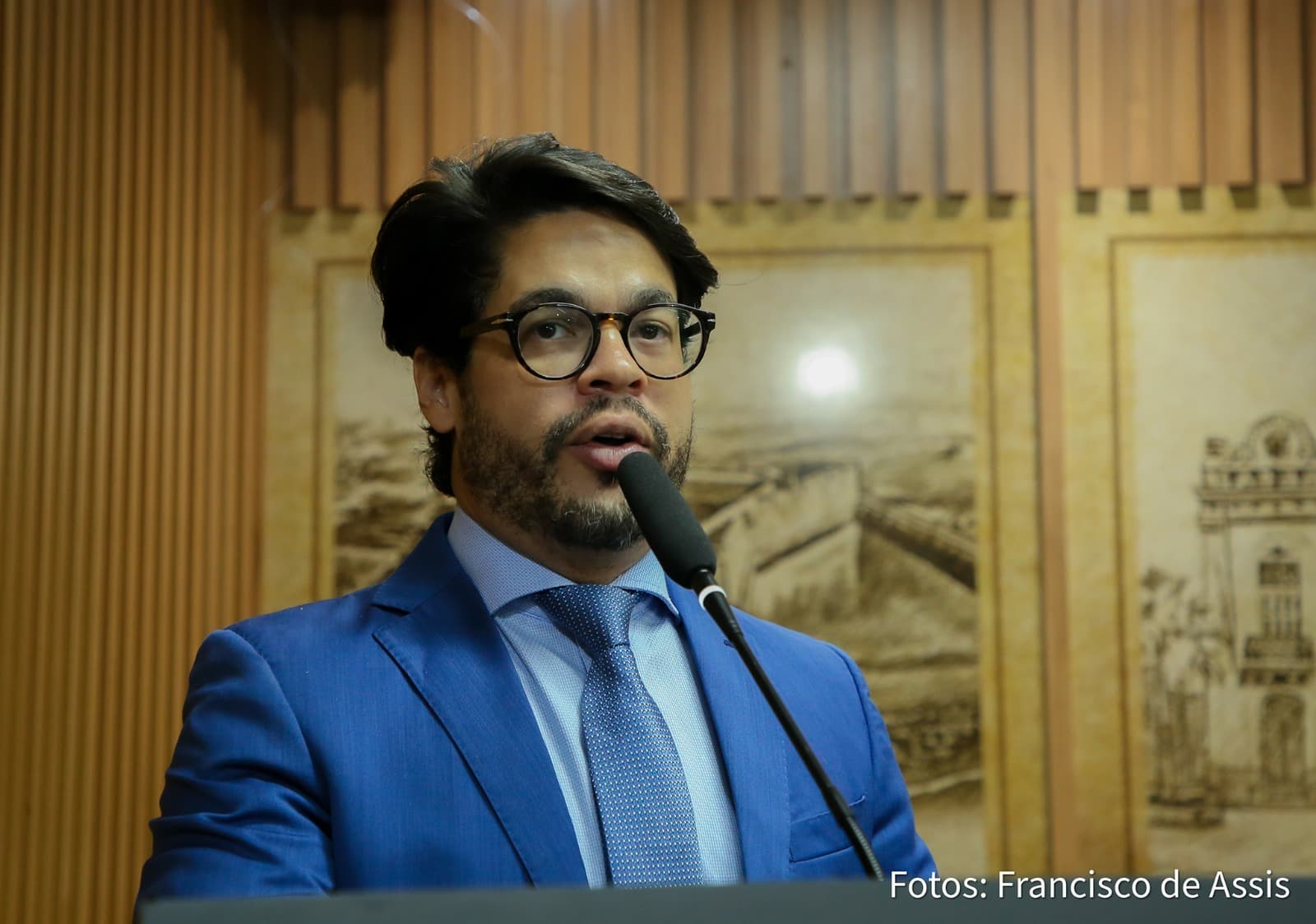 Câmara de Natal aprova projeto de Leo Souza que garante direito à instalação de carregadores de veículos elétricos em condomínios