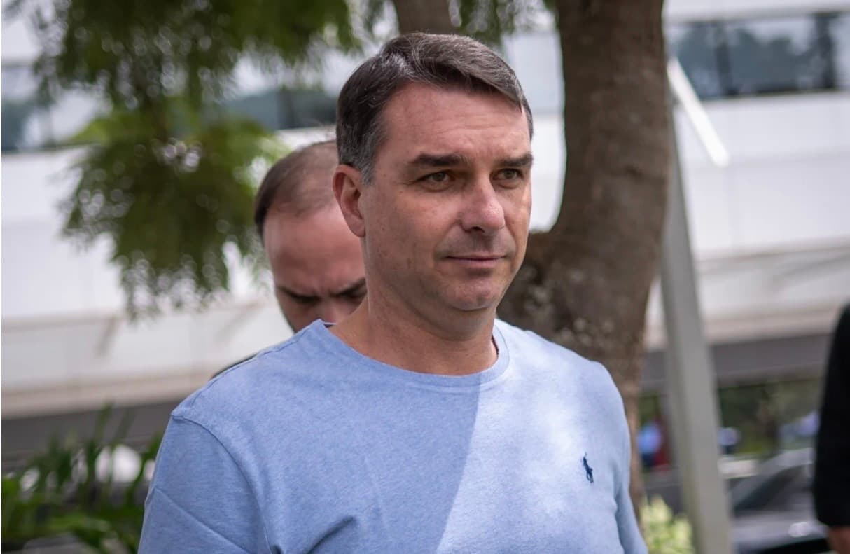 Flávio Bolsonaro sobre eleição na Colômbia: "Direita segue triunfando"