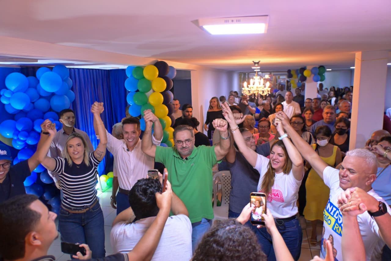 Álvaro Dias recebe apoio de Márcio Gomes na Zona Norte e assume compromisso de recuperar vias estaduais da região