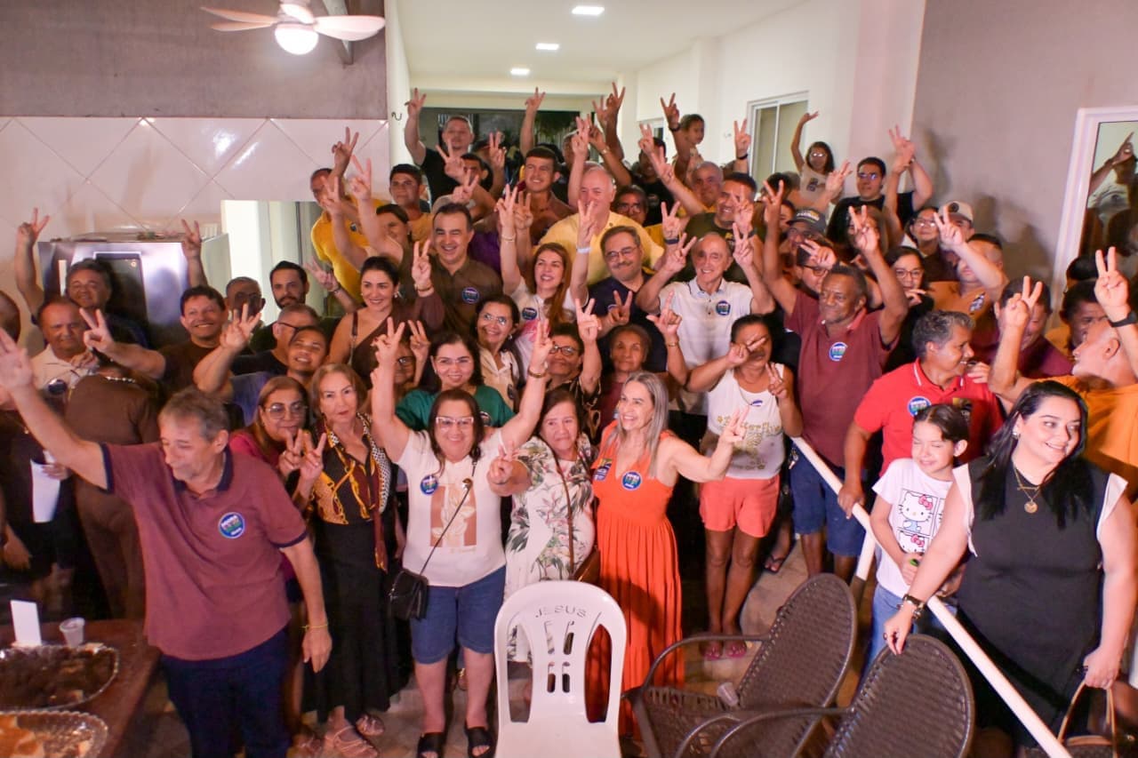 Pau dos Ferros, Portalegre, Dr. Severiano e Alexandria abraçam Álvaro Dias com apoio de Getúlio Rêgo, Leonardo Rêgo e Zé Augusto