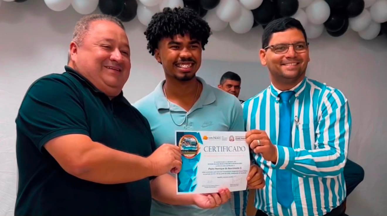 Prefeito Antônio Henrique reafirma compromisso com a geração de emprego durante formatura da primeira turma da Ocean School