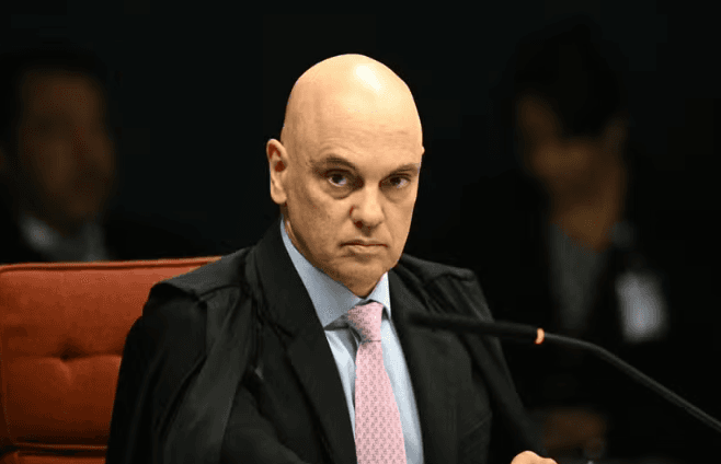 Flávio Bolsonaro pede ao STF que declare Moraes suspeito para julgar Vorcaro e caso Master