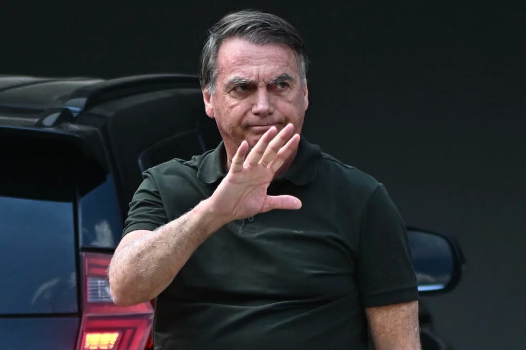 Boletim de Bolsonaro cita quadro de soluços acima da média