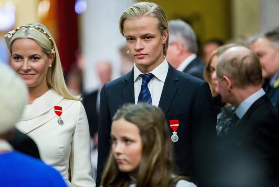 Filho de princesa da Noruega é condenado a 4 anos de prisão