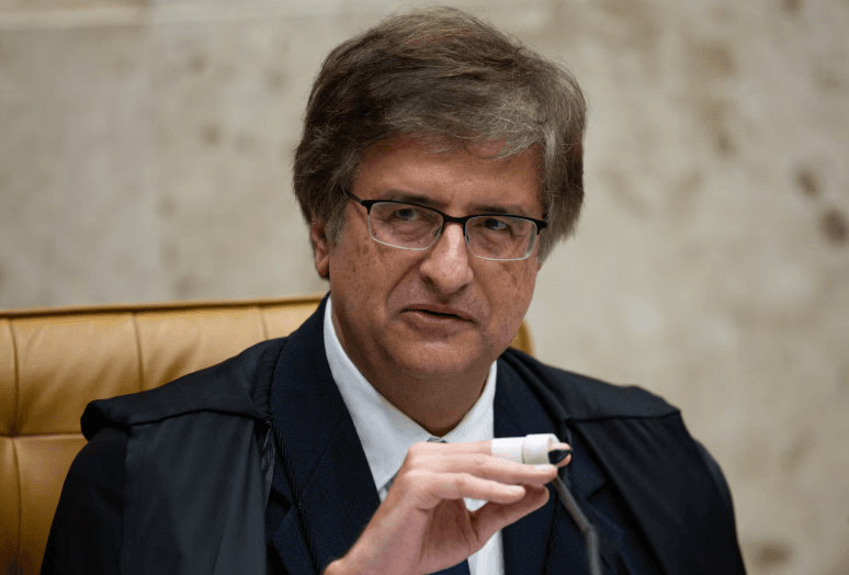Gonet diz que ainda não há elementos para punir Bolsonaro por causa de arma apreendida