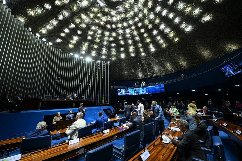 Esvaziamento no Congresso sepulta pressão governista contra a jornada 6×1