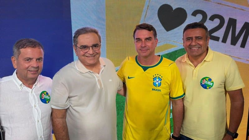 Álvaro Dias recebe apoio de Flávio Bolsonaro e amplia articulações no PL para 2026