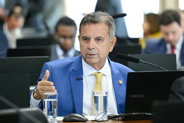Rogério Marinho aciona Comissão de Ética contra Mauro Vieira por publicação do Itamaraty