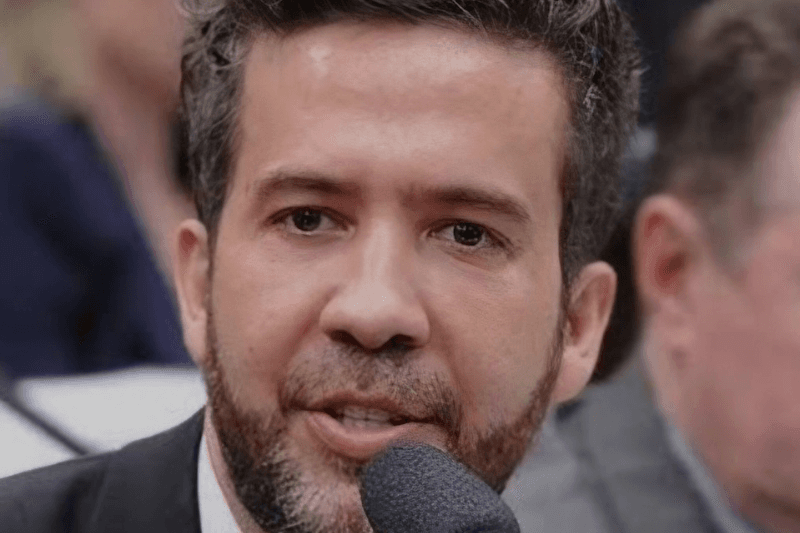 DISCURSO RADICAL: Janones defende "extermínio completo do bolsonarismo" e afirma estar "pronto para matar ou morrer"