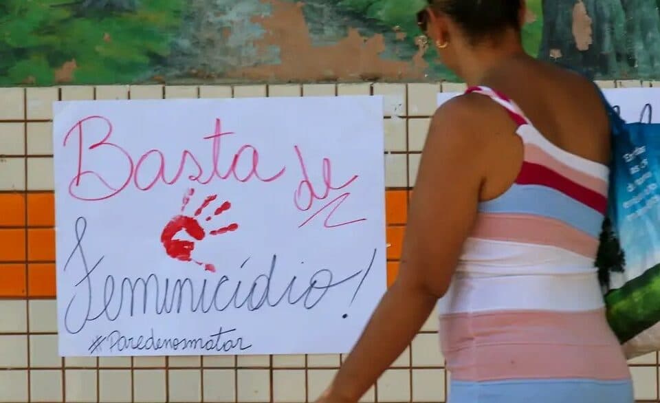 ANÁLISE: Estados governados pela esquerda têm maiores altas de violência contra mulheres, diz Cláudio Humberto