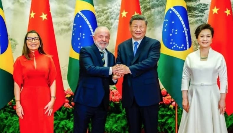 ANÁLISE: Lula critica Trump, mas "abaixa a cabeça" para tarifa de 67% da China, aponta colunista
