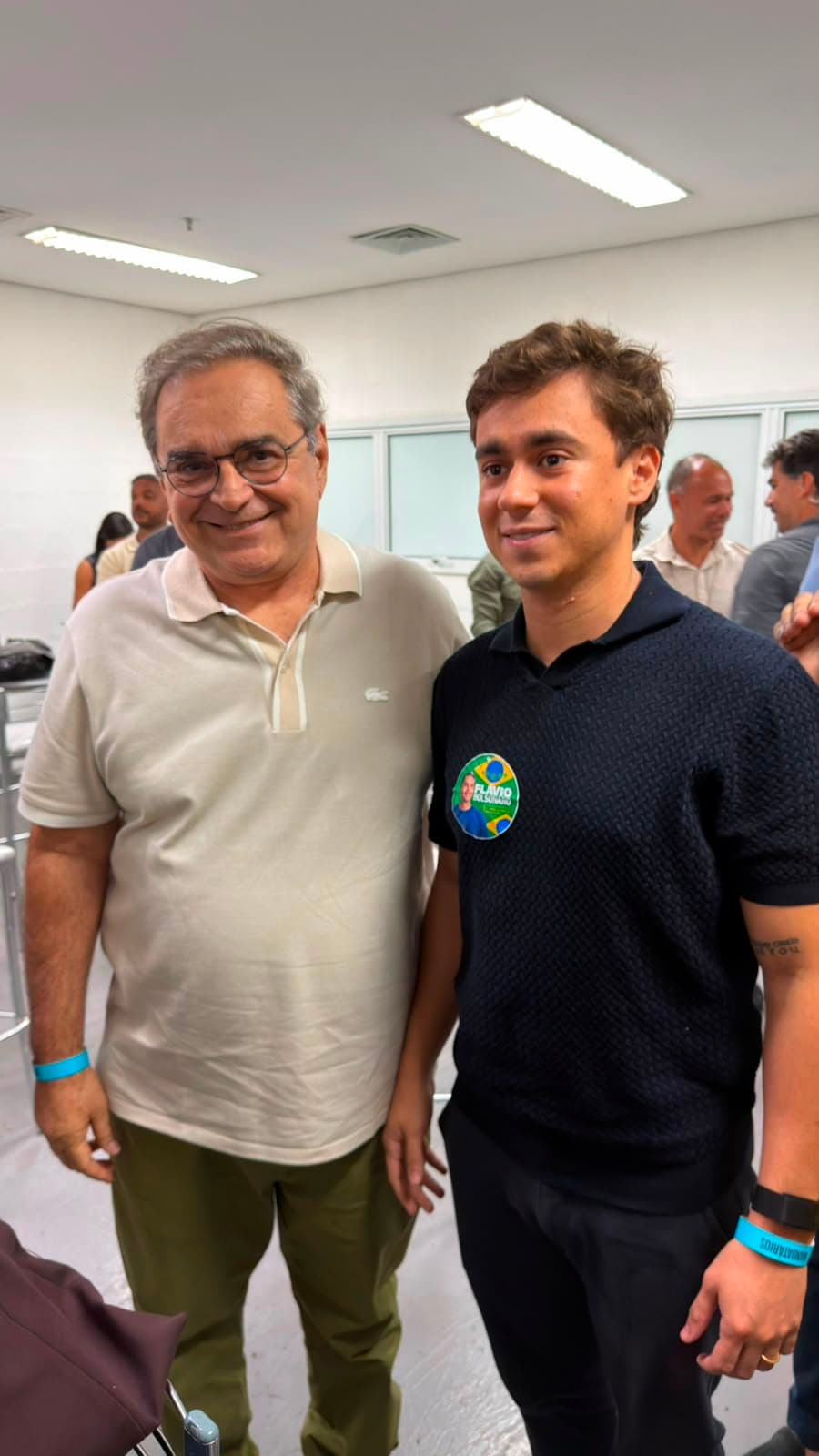 Álvaro Dias fortalece articulação nacional com Flávio Bolsonaro e Nikolas Ferreira durante seminário do PL